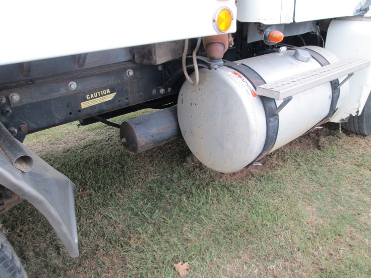 2006-freightliner-columbia-120-image-17