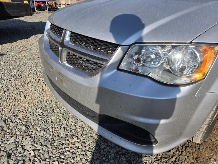 2011-dodge-grand-caravan-image-10