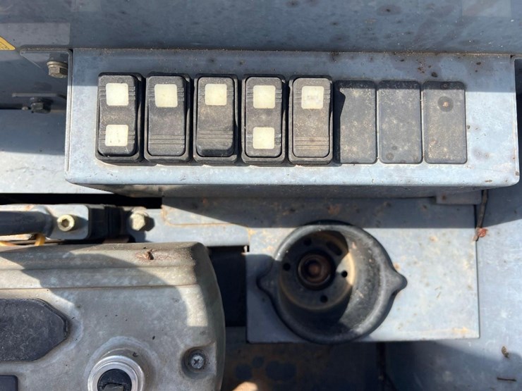 2017-takeuchi-tb240-image-32
