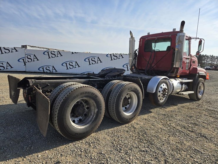 2005-mack-cl733-image-5