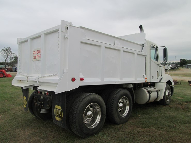 2006-freightliner-columbia-120-image-3
