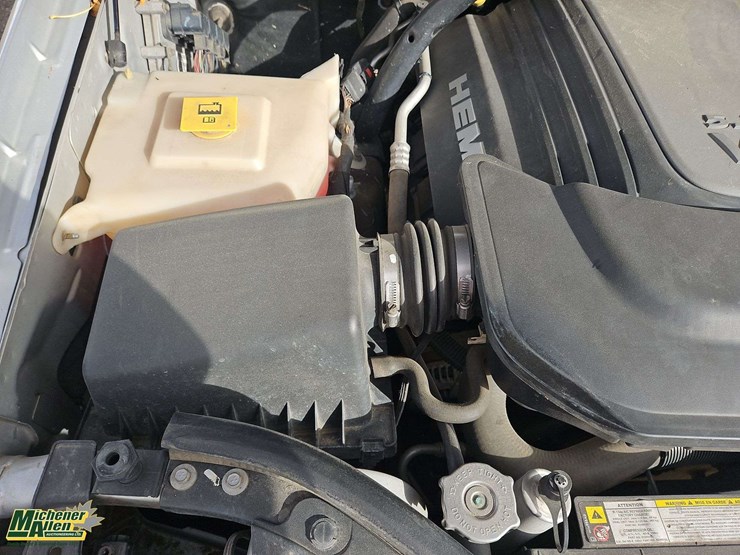 2010-jeep-grand-cherokee-image-25