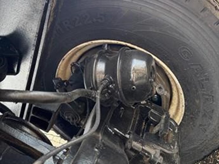 mack-granite-cv713-image-27