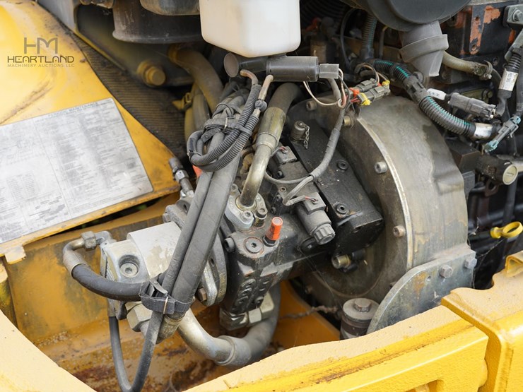 2010-deere-244j-image-15