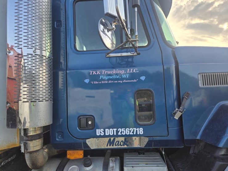 1997-mack-cl700-image-11