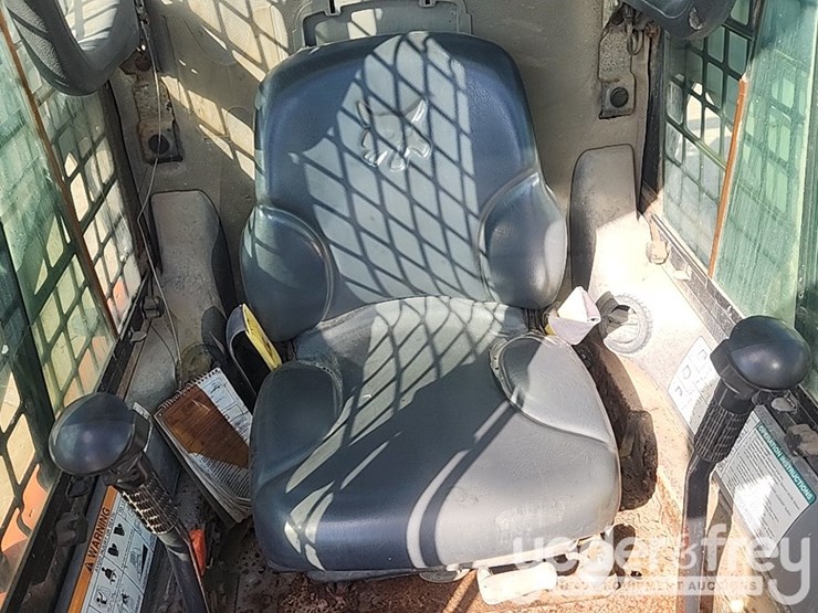 2008-bobcat-s250-image-23