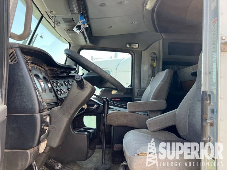 2012-kenworth-t800-image-4