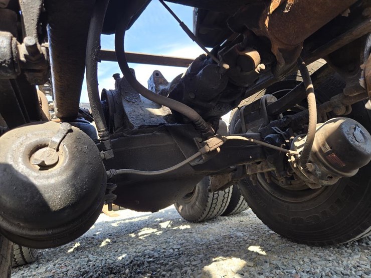 2005-mack-cl733-image-39