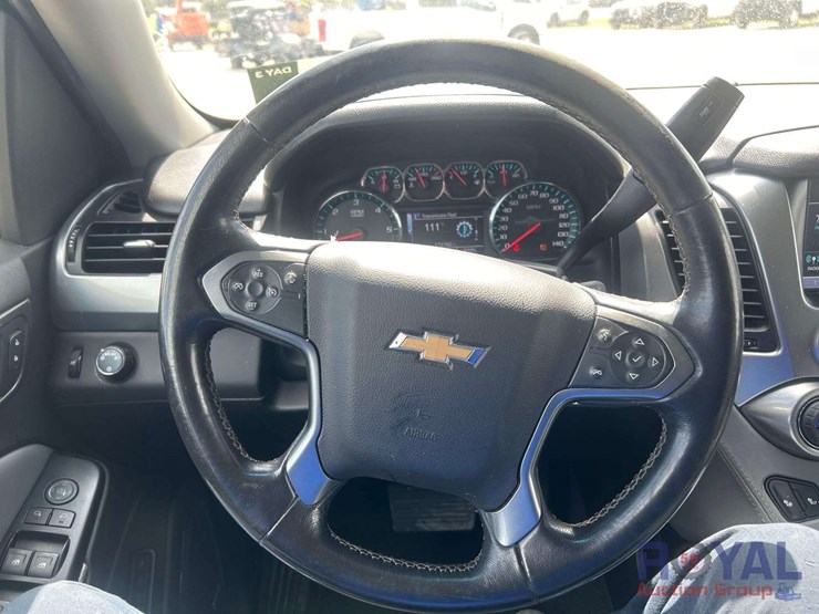 2019-chevrolet-suburban-image-12