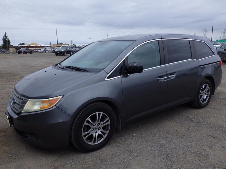 2013-honda-odyssey-image-1