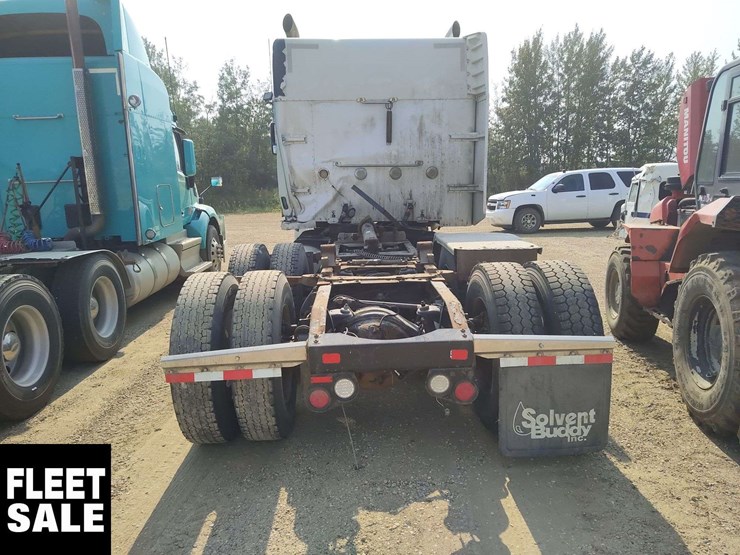 2015-peterbilt-388-image-19