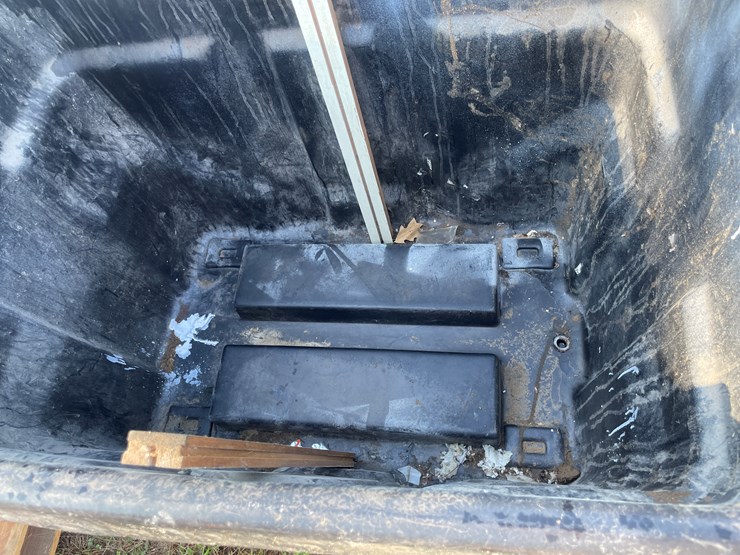 #5090-•-rolling-dumpster-and-screen-image-7