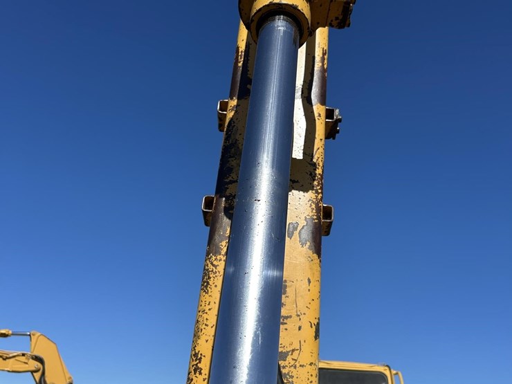 deere-200-lc-image-19