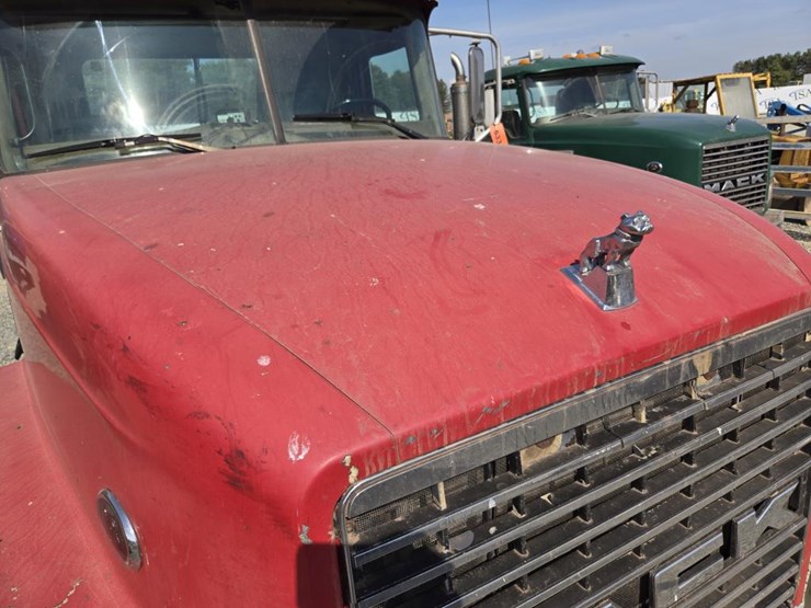 2005-mack-cl733-image-13