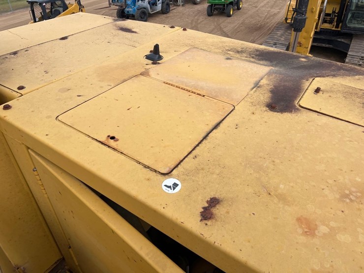2013-caterpillar-559c-image-53