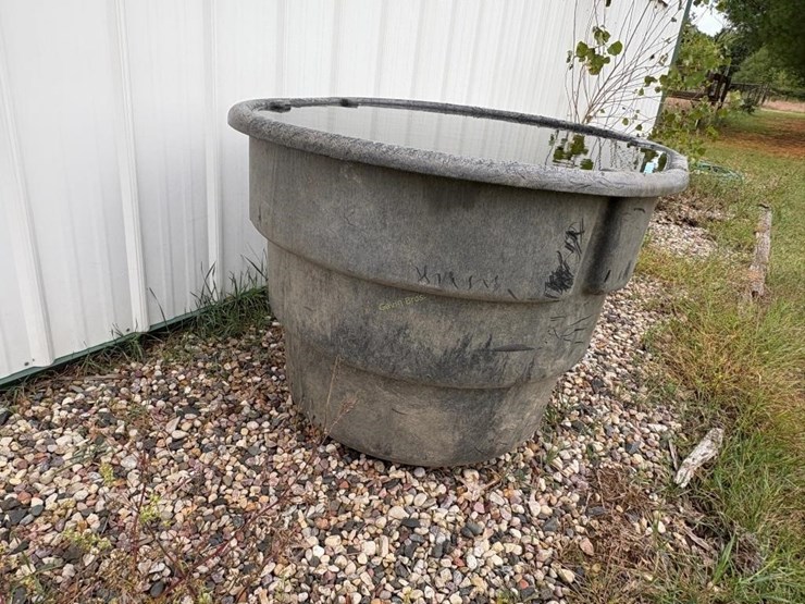 rubbermaid-70-gallon-water-tank-image-3