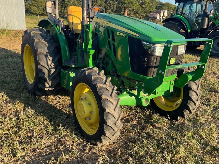 2022-john-deere-5075e-image-32