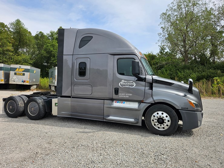 2019-freightliner-cascadia-126-image-26