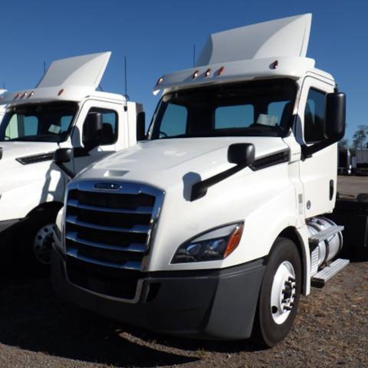2018 FREIGHTLINER CASCADIA 126