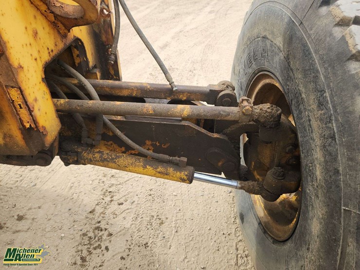2006-deere-770d-image-42