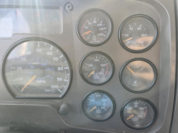 2005-mack-cl733-image-57