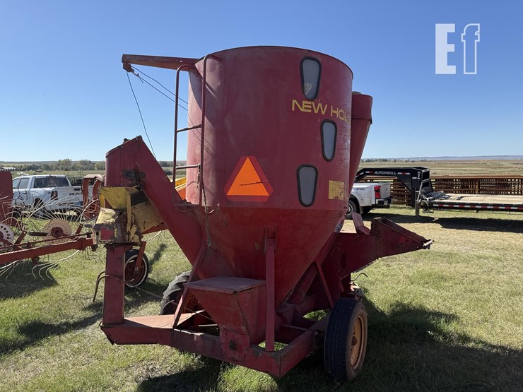 new-holland-352-image-9