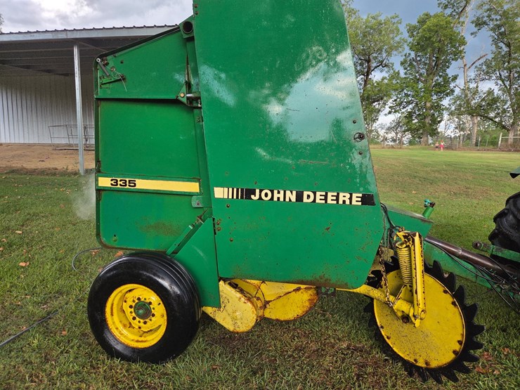 john-deere-335-image-1