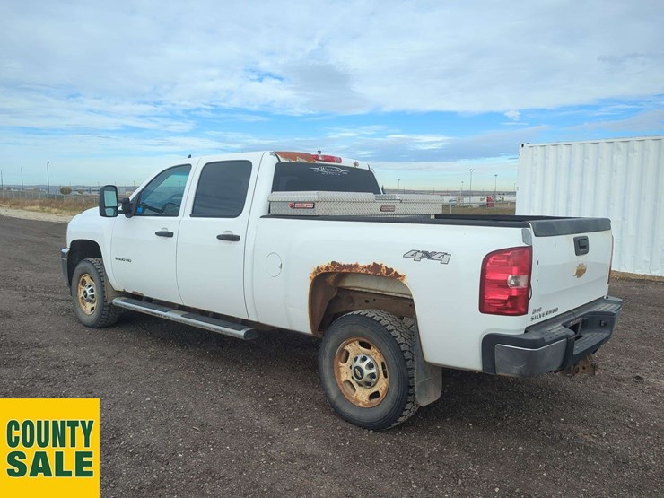 2013-chevrolet-silverado-2500hd-image-2
