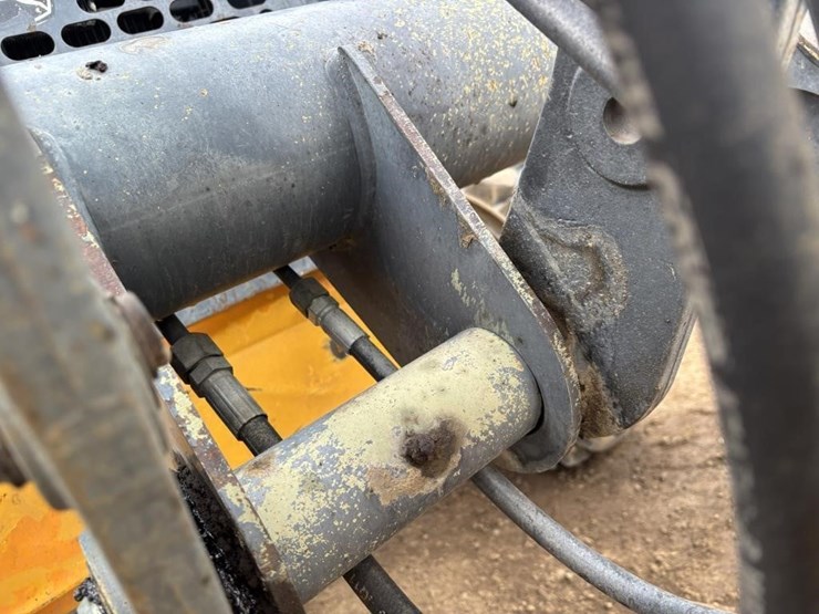 2012-deere-210lj-image-13