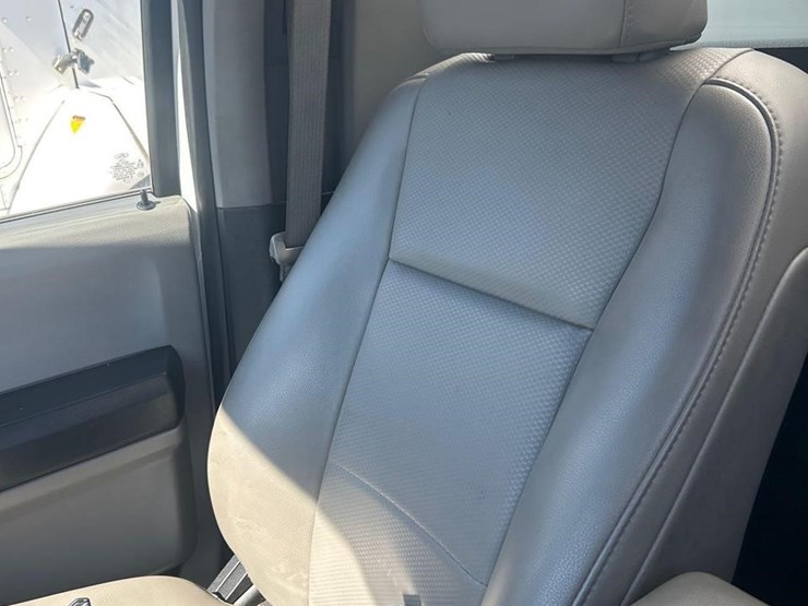 2019-ford-f350-xl-image-26