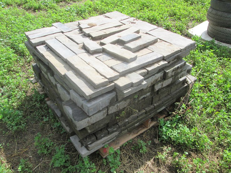 #5059-•-(2)-pallets-of-landscape-block-image-2