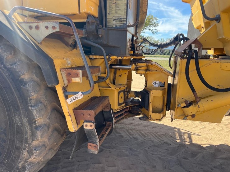 2006-deere-250d-image-23