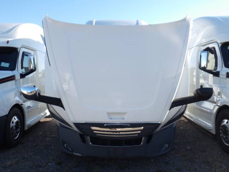 2019-freightliner-cascadia-126-image-17