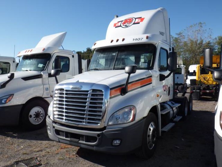 freightliner-cascadia-125-image-1