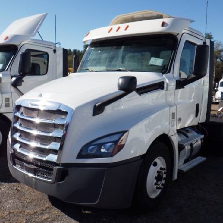 2018 FREIGHTLINER CASCADIA 126