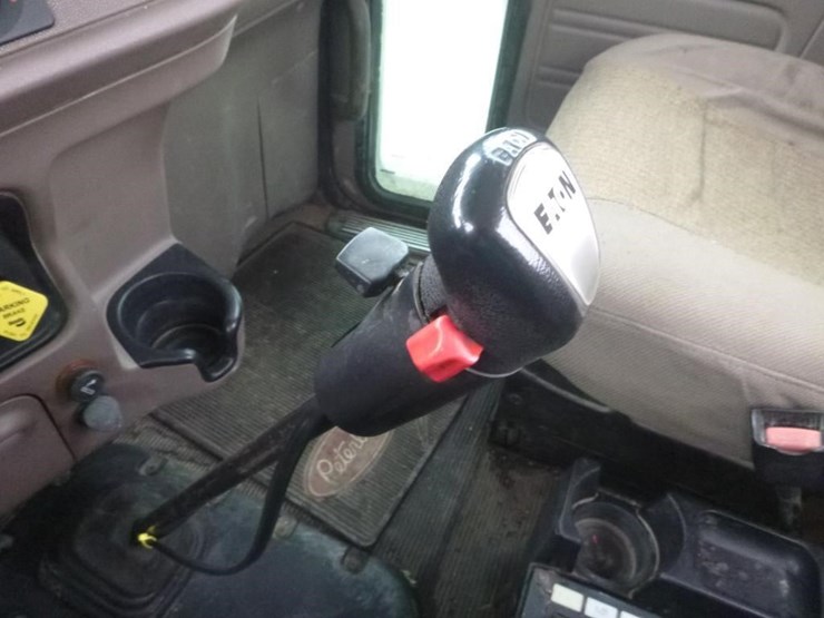 2012-peterbilt-389-image-13