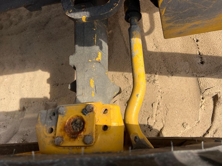 2018-deere-410l-image-25