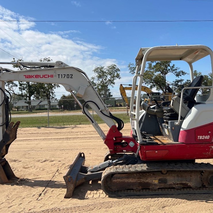 2018 TAKEUCHI TB240