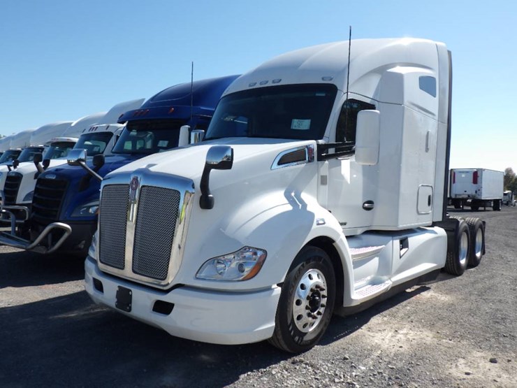 2022-kenworth-t680-image-1