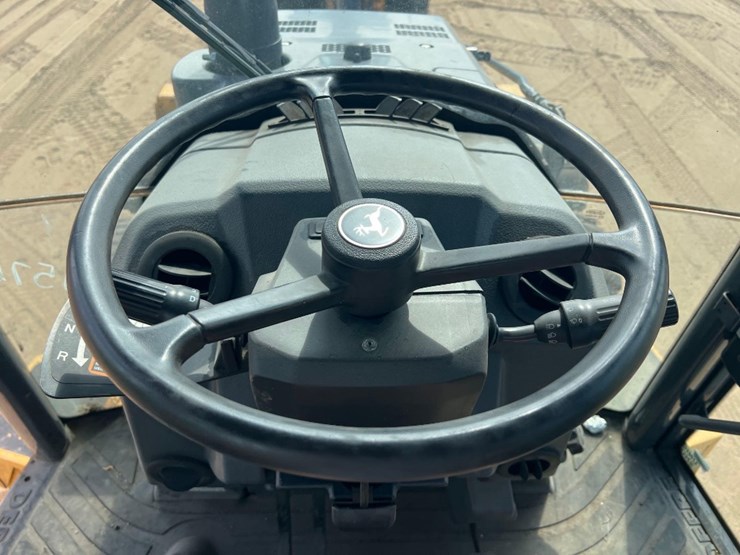 2018-deere-410l-image-34