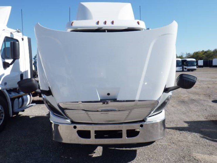 2017-freightliner-cascadia-113-image-12
