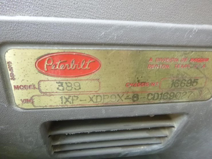 2012-peterbilt-389-image-25