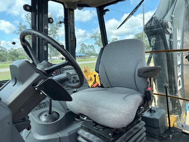 2018-deere-410l-image-22