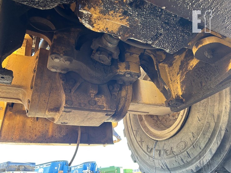 2003-deere-824j-image-48