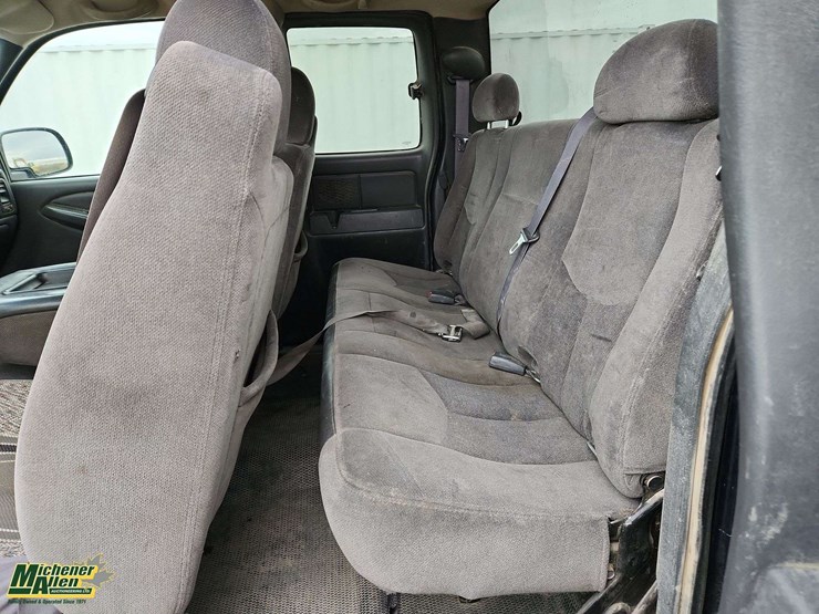 2006-gmc-sierra-2500hd-image-15