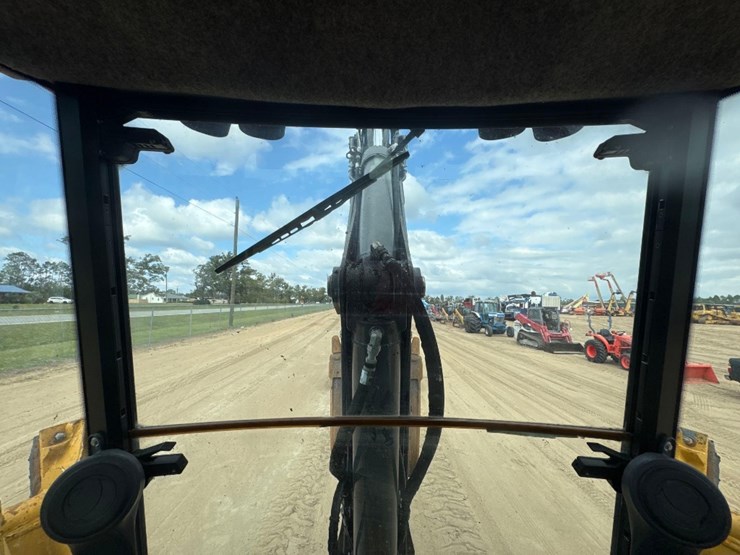 2018-deere-410l-image-33