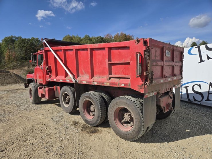 1993-mack-dm690s-image-3