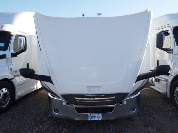 2019-freightliner-cascadia-126-image-14