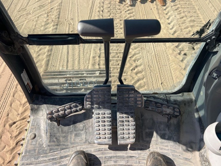 2019-deere-350g-lc-image-39