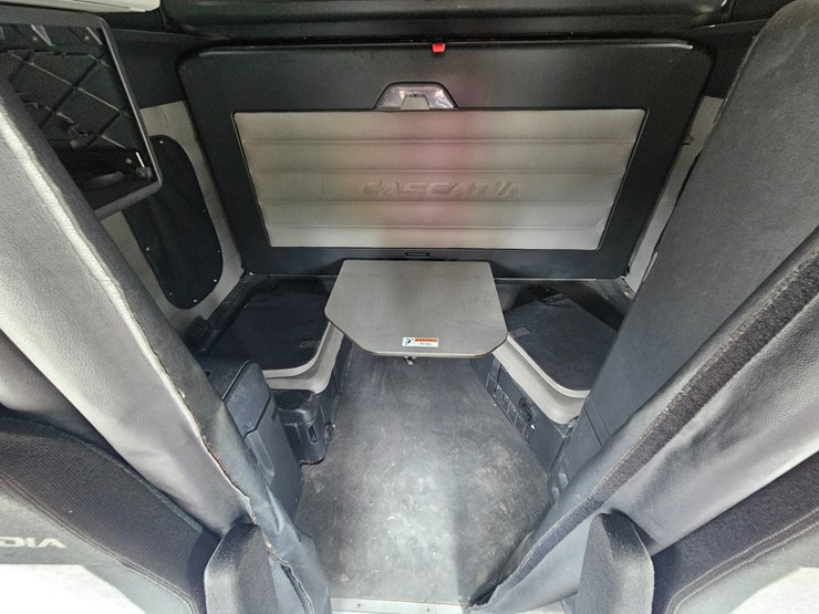 2019-freightliner-cascadia-126-image-68